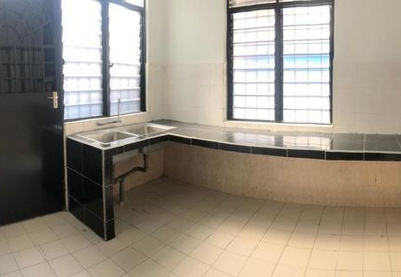 Double Storey Endlot Freehold Great Community Sell Below Market Price