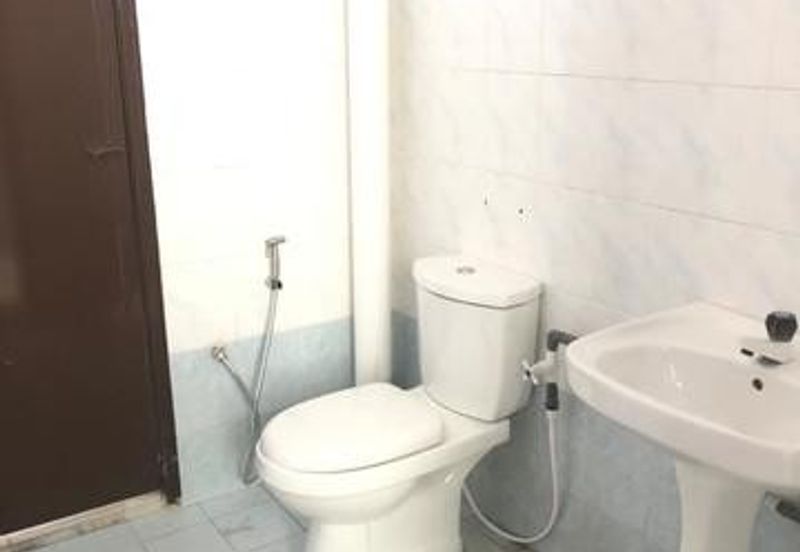 Double Storey Endlot Freehold Great Community Sell Below Market Price