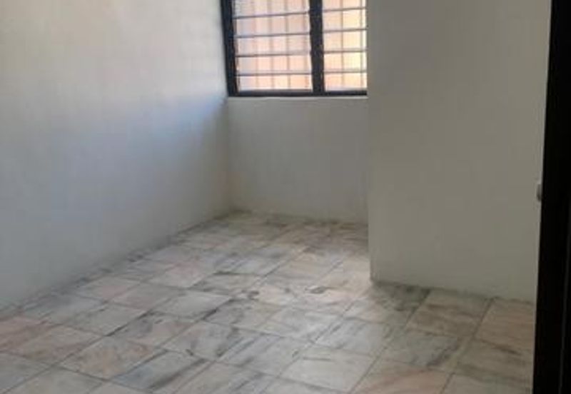 Double Storey Endlot Freehold Great Community Sell Below Market Price