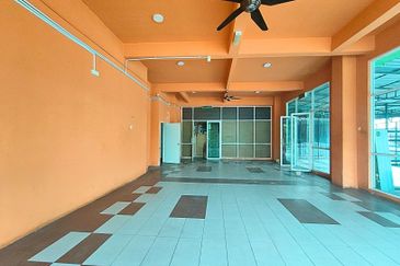 Bandar Meru Raya 3 Storey Semi D Shoplot For SALE