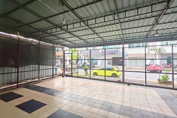 Bandar Meru Raya 3 Storey Semi D Shoplot For SALE