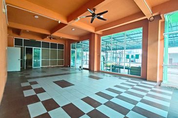Bandar Meru Raya 3 Storey Semi D Shoplot For SALE