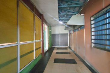 Bandar Meru Raya 3 Storey Semi D Shoplot For SALE