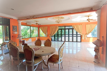 Bukit Merah Laketown Resort