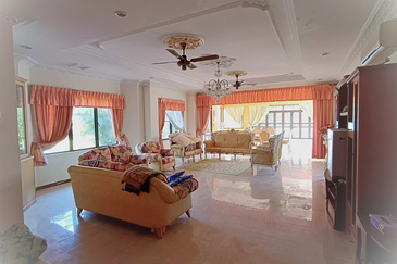 Bukit Merah Laketown Resort