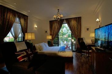 Freehold Bungalow Lot with 2 unit Detached Bungalow in Ipoh