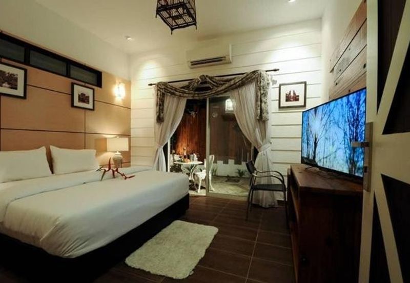 Freehold Bungalow Lot with 2 unit Detached Bungalow in Ipoh