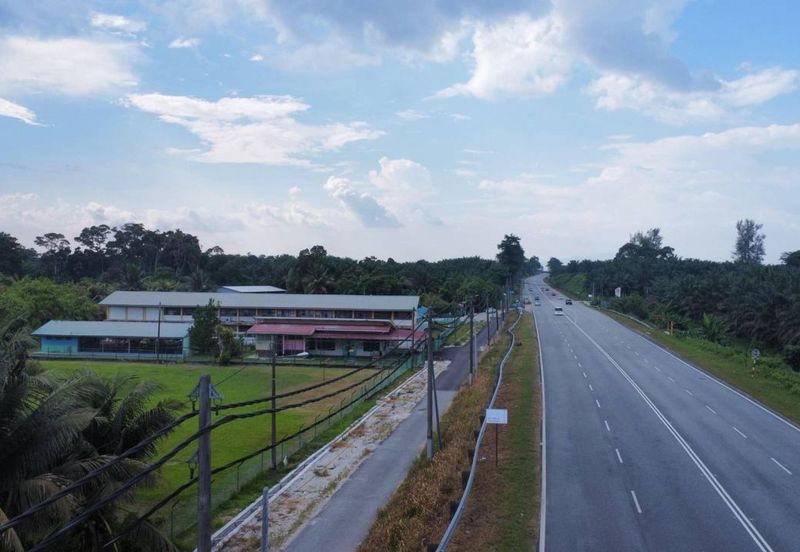 6.25 Acre Flat Land Freehold Beside Main Road Sungkai - Bidor