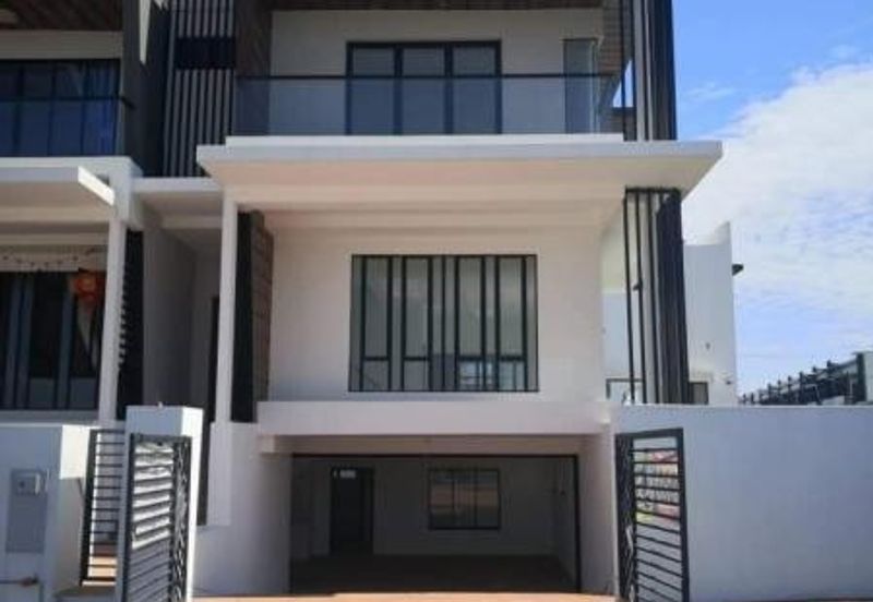 3 Storey Superlink Corner House Lapangan Perdana