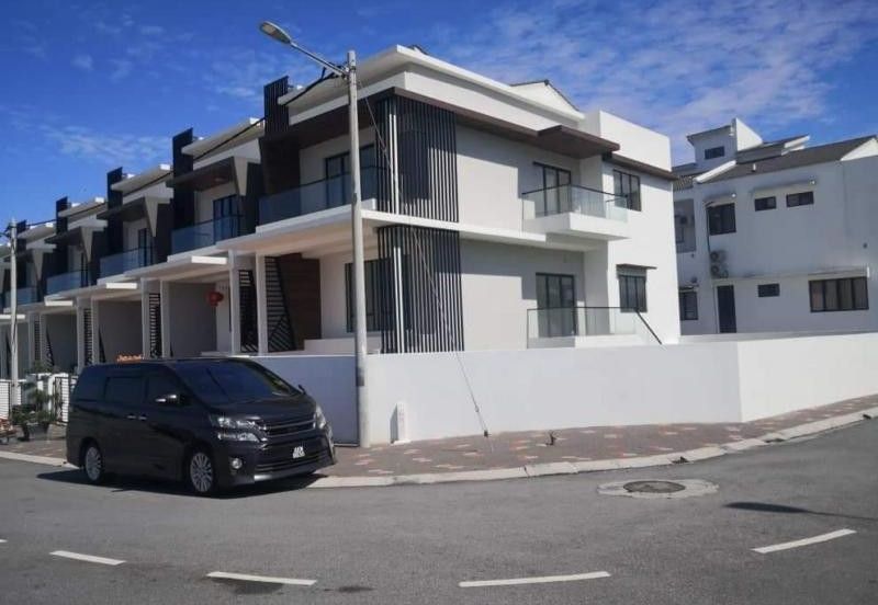 3 Storey Superlink Corner House Lapangan Perdana