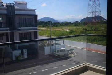 3 Storey Superlink Corner House Lapangan Perdana