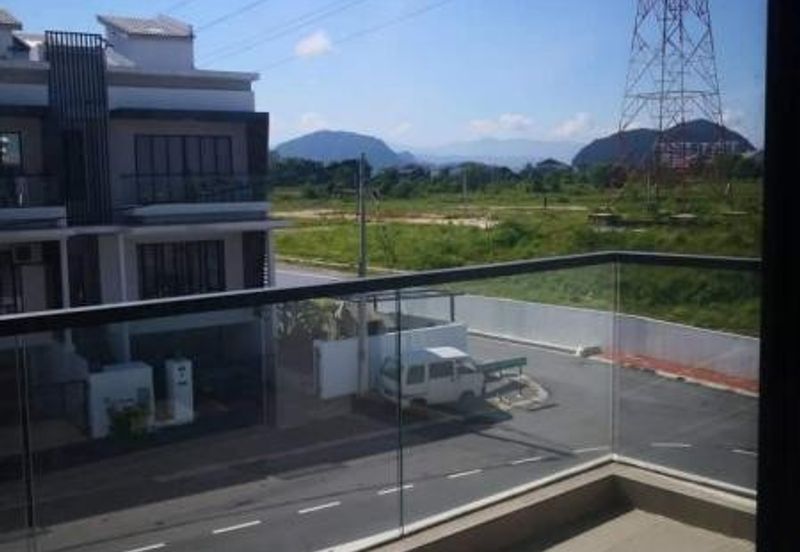 3 Storey Superlink Corner House Lapangan Perdana