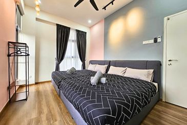 THE COVE HILLSIDE RESIDENCE