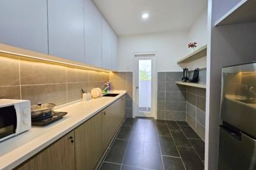 THE COVE HILLSIDE RESIDENCE