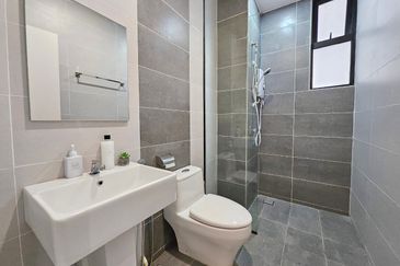 THE COVE HILLSIDE RESIDENCE