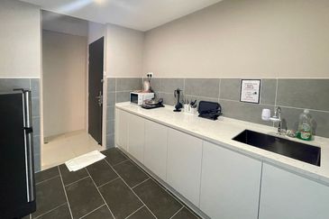 THE COVE HILLSIDE RESIDENCE