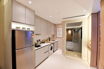 Skyline Kuchai, Located at Kuchai Lama Centre, 400M To MRT 2 & 3, High Rental & ROI, Free Furniture