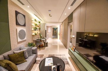 Skyline Kuchai, Located at Kuchai Lama Centre, 400M To MRT 2 & 3, High Rental & ROI, Free Furniture