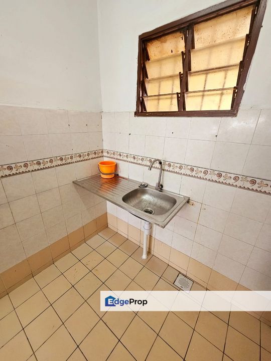 Bandar Puteri Puchong | Sri Dahlia Apt | Bare unit 3 Rooms 4th floor, Selangor, Bandar Puteri Puchong