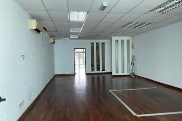 Taman Pinggiran Putra