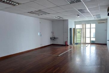 Taman Pinggiran Putra