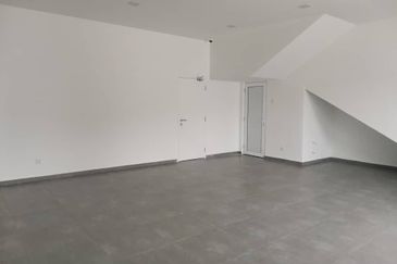 Hicom Industrial Estate, Shah Alam 1.5sty Adjoining Link Factory for Rent