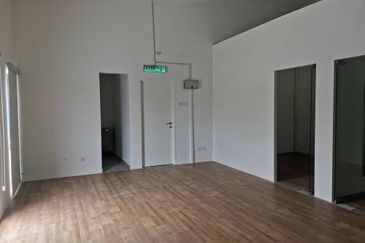 Hicom Industrial Estate, Shah Alam 1.5sty Adjoining Link Factory for Rent