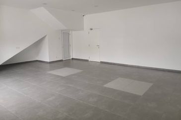 Hicom Industrial Estate, Shah Alam 1.5sty Adjoining Link Factory for Rent