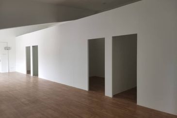 Hicom Industrial Estate, Shah Alam 1.5sty Adjoining Link Factory for Rent