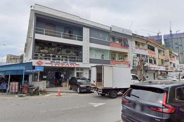 Off Jalan Pudu @ 3 Storey Shoplot For Sale