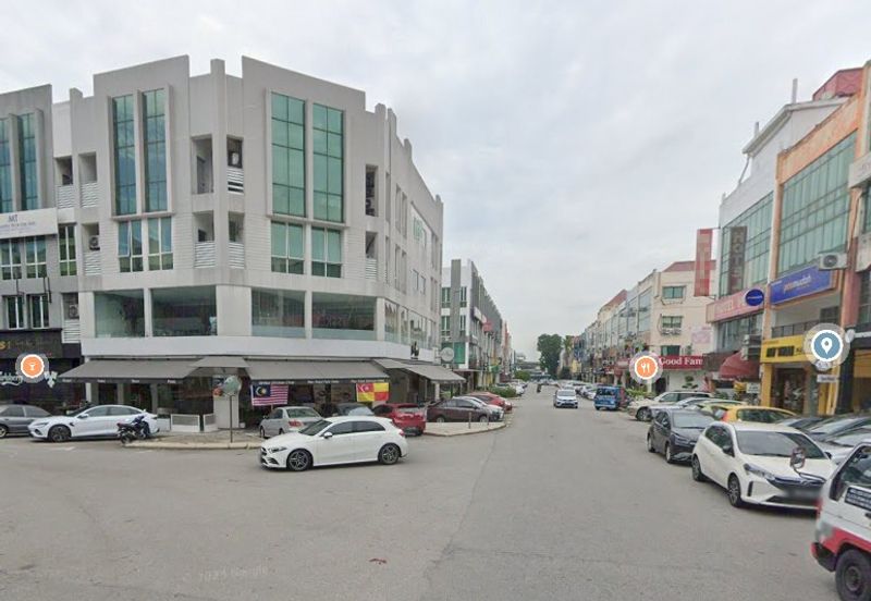 Bandar Puteri, Puchong 4 Storeys Corner Shop Renovated With Lift For Rent