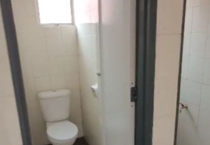 Bandar Putera 2, Klang 2sty Shop for Rent