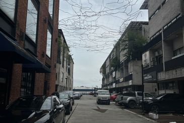 T6, Lightgrey (Pusat Komersial LGSB)