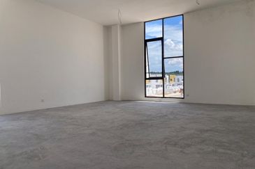 Eco Perindustrian 5, Puncak Alam 1.5 Story Cluster Semi-D Factory For Sale