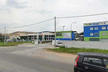 Seksyen 34, Shah Alam Commercial Land with Warehouse Factory For Sale