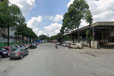 Jalan Chan Sow Lin, Sungai Besi 1.5 Story Semi-D Factory For Sale