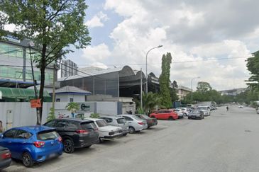 Jalan Chan Sow Lin, Sungai Besi 1.5 Story Semi-D Factory For Sale