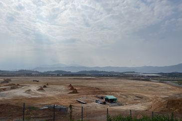 West Port, Pulau Indah