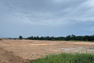 West Port, Pulau Indah