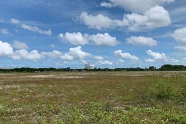 West Port, Pulau Indah