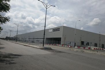 West Port, Pulau Indah