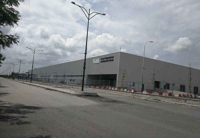 West Port, Pulau Indah