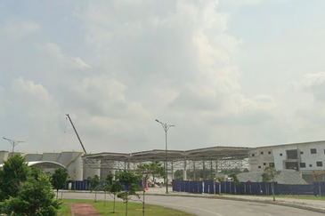 West Port, Pulau Indah