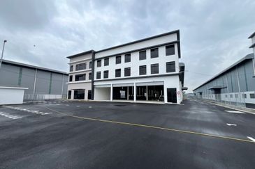 West Port, Pulau Indah