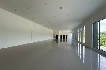 West Port, Pulau Indah