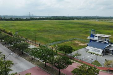 West Port, Pulau Indah