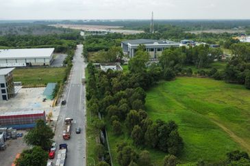 West Port, Pulau Indah