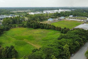 West Port, Pulau Indah