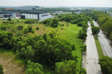 West Port, Pulau Indah