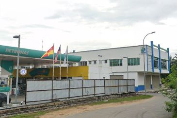 Double Storey Shoplot, Pusat Perniagaan Salak 2, Selangor For Sale